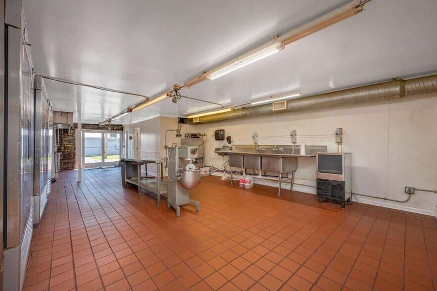 More Photos Of 227-229 N 1st St, Pulaski Restaurant For Sale