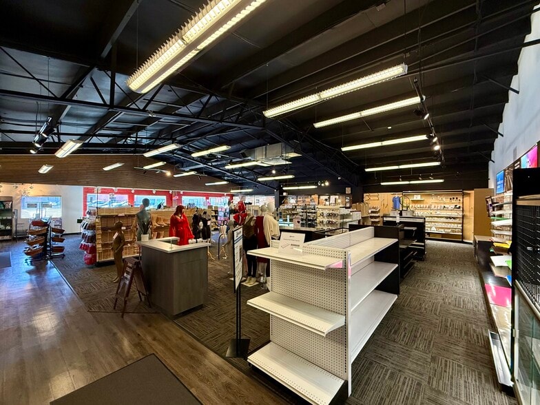 More Photos Of 139 E 3900 S, Salt Lake City Showroom For Lease