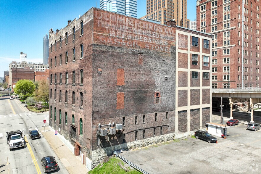 More Photos Of 100 Ross St, Pittsburgh Office For Lease