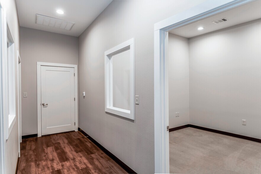 More Photos Of 1645 Greens Prairie Rd W, College Station Office For Lease