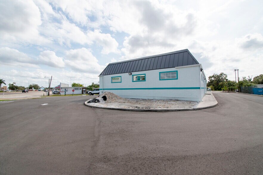 More Photos Of 4535 Tamiami Trl, Port Charlotte Office For Lease