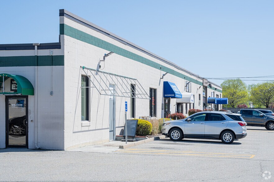 More Photos Of 380 Jefferson Blvd, Warwick Light Distribution For Lease