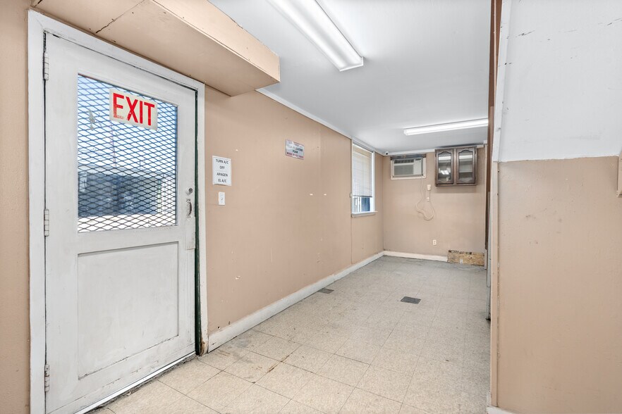 More Photos Of 103 Blanco Rd, San Antonio Auto Repair For Lease