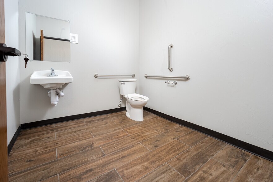 More Photos Of 304 145th pl, Edmond Industrial For Sale