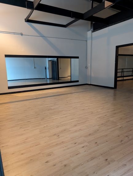 More Photos Of 1011-1013 Wal St, Longview Storefront Retail Office For Lease