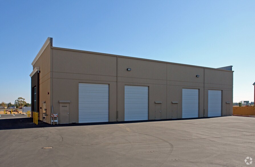More Photos Of 3991 N Freeway Blvd, Sacramento Warehouse For Lease