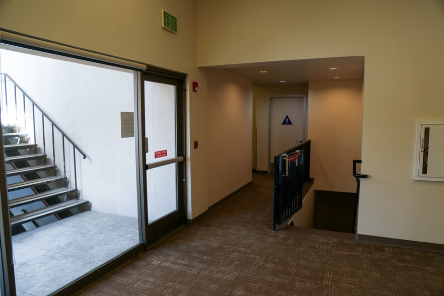 More Photos Of 525-535 S Myrtle Ave, Monrovia Storefront Retail Office For Lease