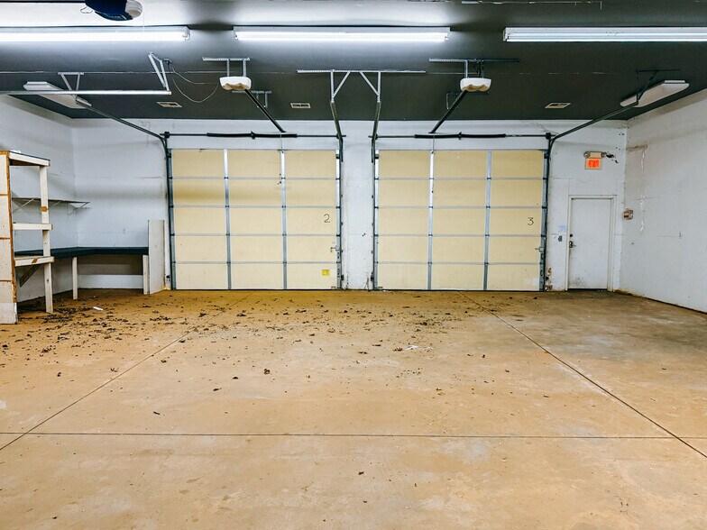 More Photos Of 600 W 18th St, Edmond Flex For Lease