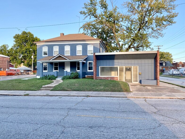More Photos Of 302 N High St, Belleville Freestanding For Sale