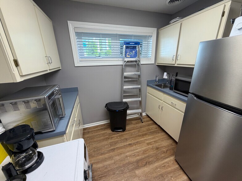 More Photos Of 14-16 Westwoods Dr, Liberty Office For Sale