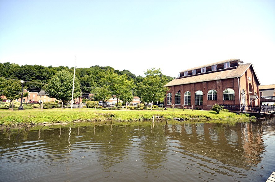 More Photos Of 88-110 Rondout Landing, Kingston Restaurant For Sale