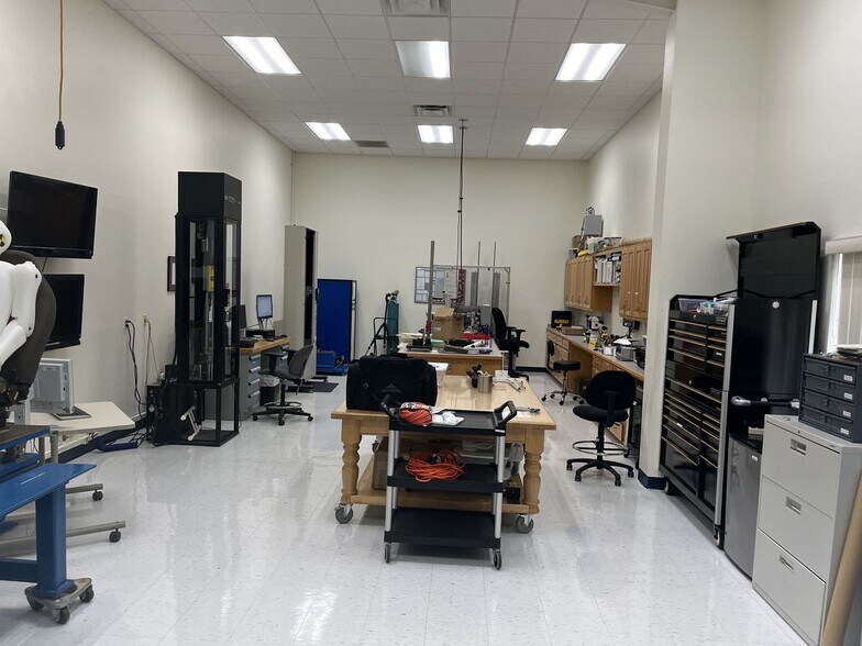 More Photos Of 3320 McLemore Dr, Pensacola Flex For Sale