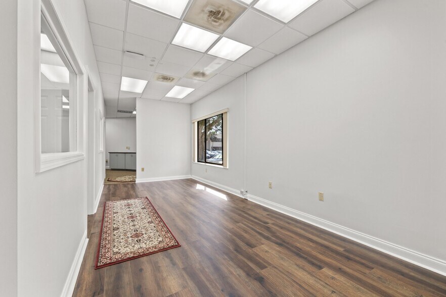 More Photos Of 3023 Eastland Blvd, Clearwater Office For Sale