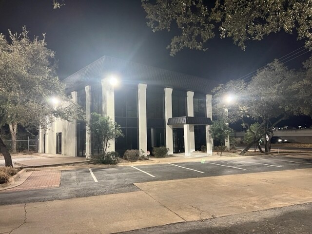 More Photos Of 11855 Research Blvd, Austin General Retail For Sale