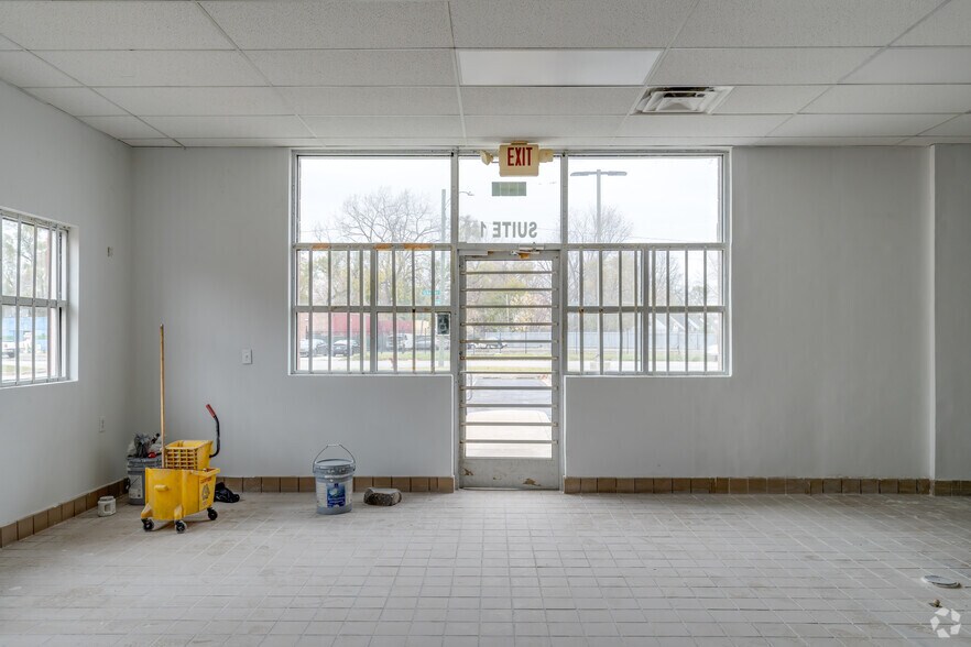 More Photos Of 2300 S Schaefer Hwy, Detroit Storefront For Sale