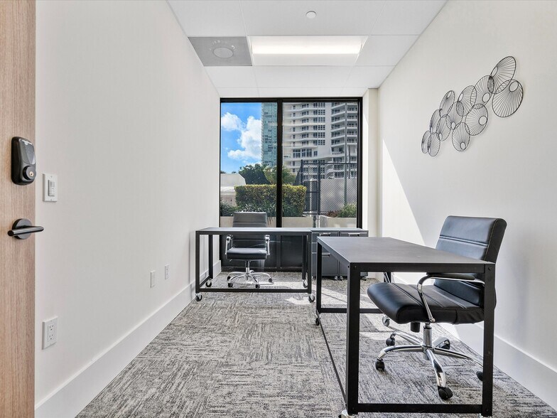 More Photos Of 600 NE 36th St, Miami Apartments For Lease
