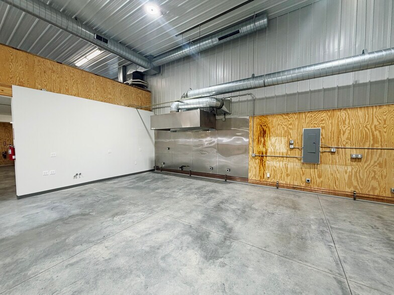 More Photos Of 1415 E Railroad St, Laurel Warehouse For Lease