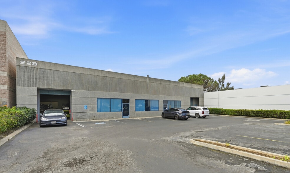 More Photos Of 228 Venture St, San Marcos Manufacturing For Sale