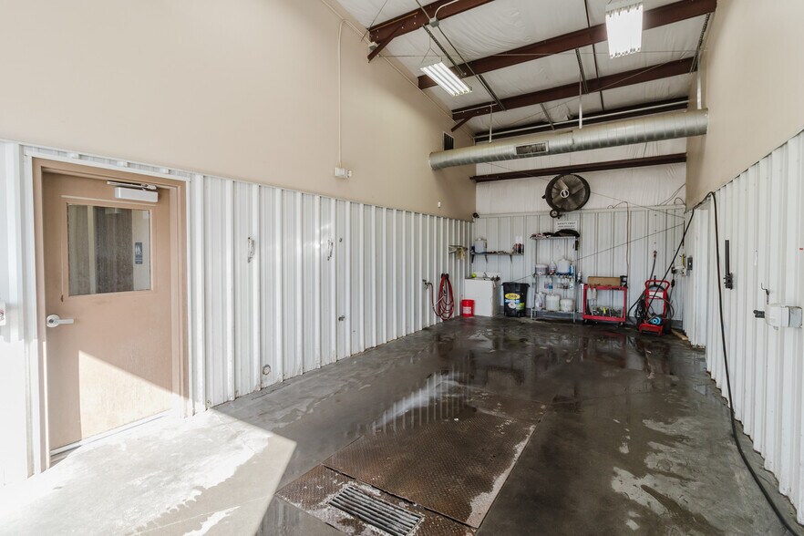 More Photos Of 3101 S Broadway St, Wichita Freestanding For Sale