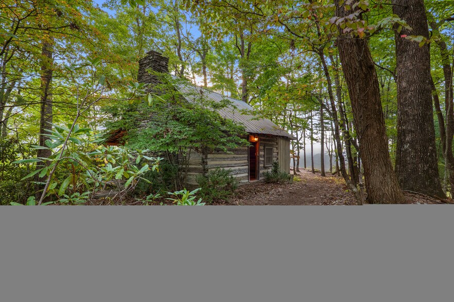 More Photos Of 243 Ridgeline Dr, Brevard Specialty For Sale