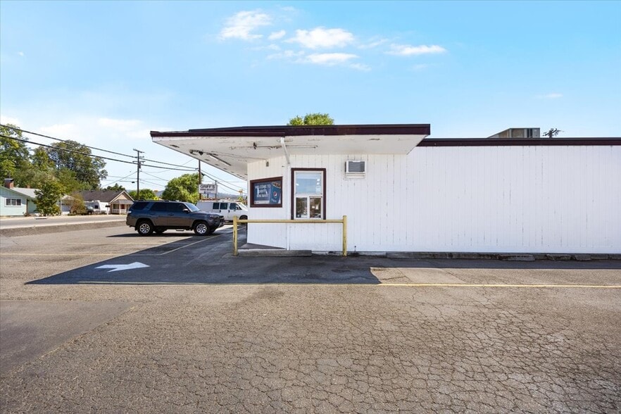 More Photos Of 4432 Carnes Rd, Roseburg Convenience Store For Sale
