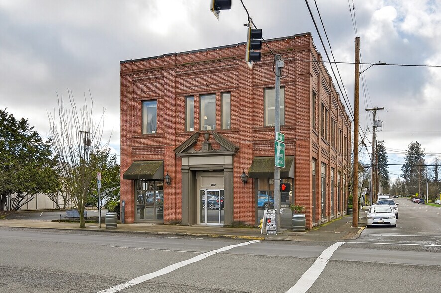 More Photos Of 700 E 1st St, Newberg Storefront Retail Residential For Sale