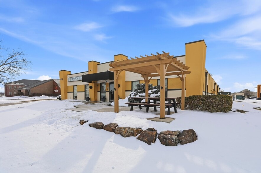 More Photos Of 8770 Purdue Rd, Indianapolis Office For Sale