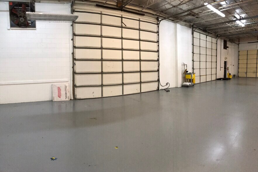 More Photos Of 472 Grimes Blvd, Lexington Warehouse For Lease