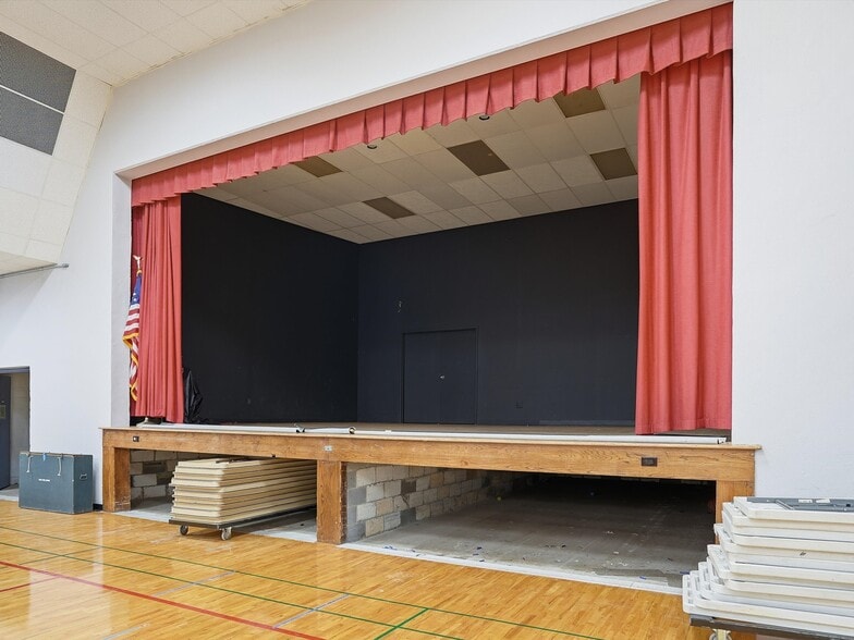 More Photos Of 5640 Williams Lake Rd, Waterford Township Light Manufacturing For Sale