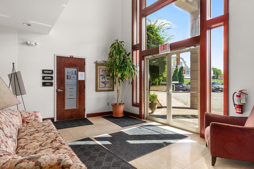 More Photos Of 1230 Lexington Ave, Mansfield Office For Lease