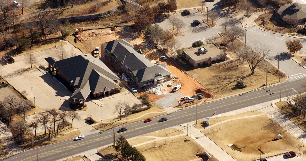 More Photos Of 1008 S Bryant Ave, Edmond Office For Lease