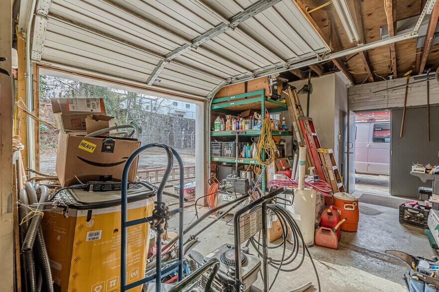 More Photos Of 614 King Arnold St, Hapeville Storefront Retail Office For Sale