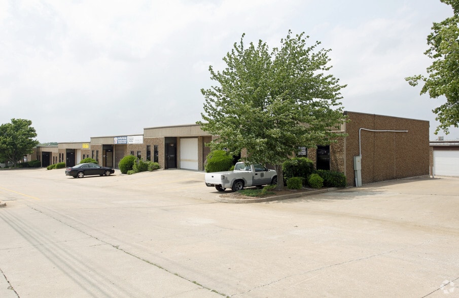 More Photos Of 2403 N Aspen Ave, Broken Arrow Unknown For Lease