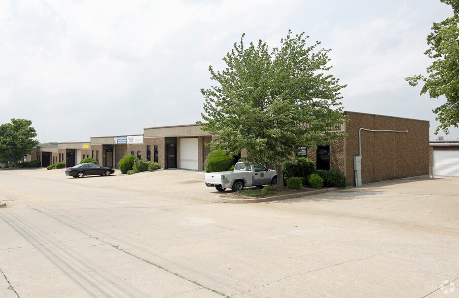More Photos Of 2403 N Aspen Ave, Broken Arrow Unknown For Lease