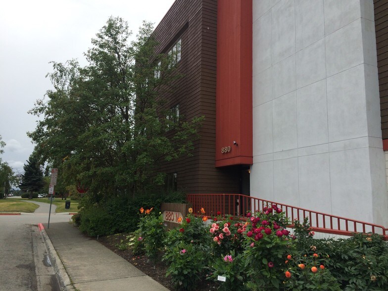 More Photos Of 880 N St, Anchorage Medical For Sale