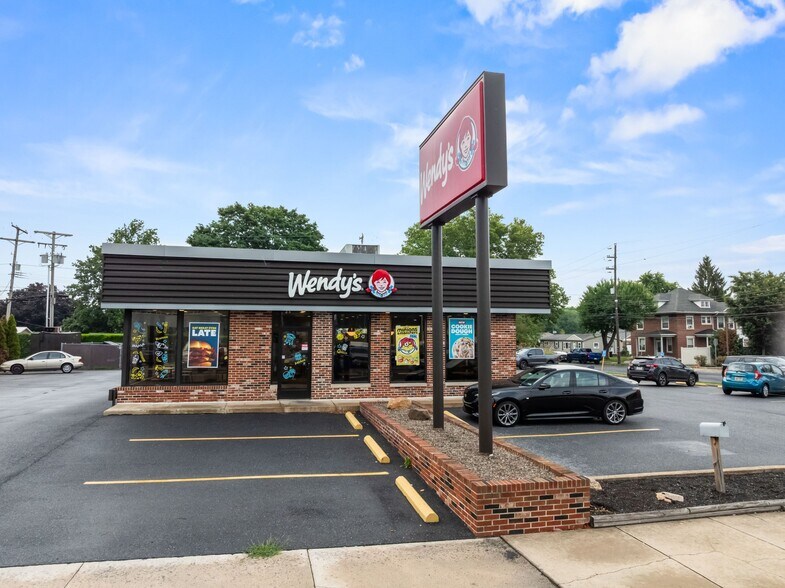 Primary Photo Of 743 E Main St, Palmyra Fast Food For Sale