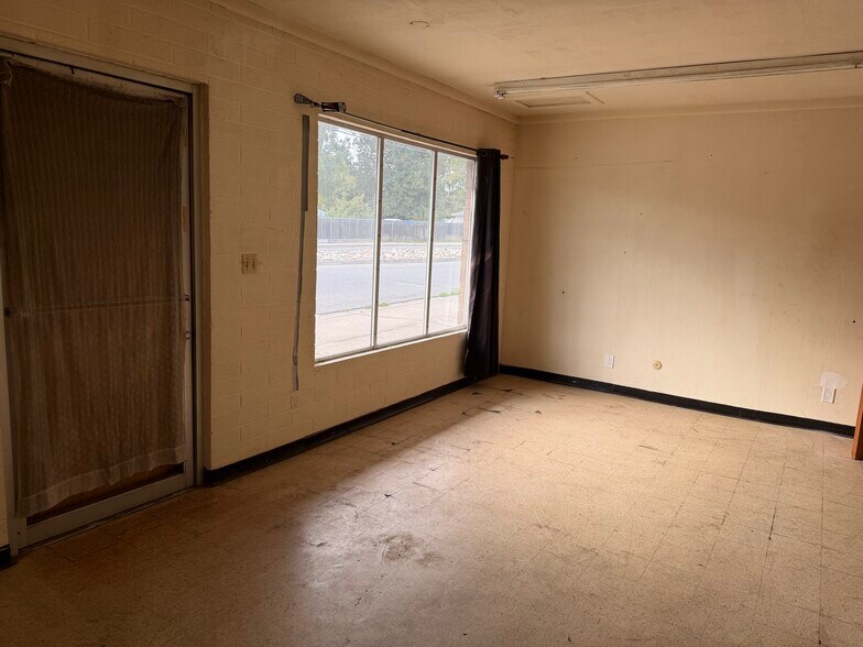 More Photos Of 217 Percy Ave, Yuba City Storefront For Sale