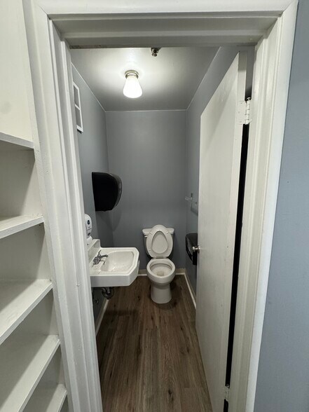 More Photos Of 2820 Broadmoor Ave, Concord Office For Sale