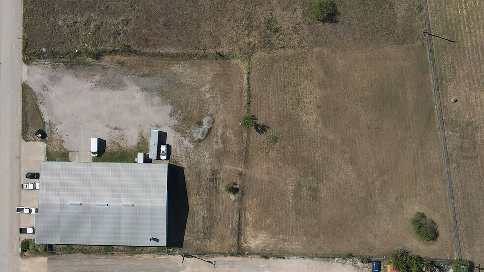 More Photos Of 328 Thomas Pl, Everman Manufacturing For Sale