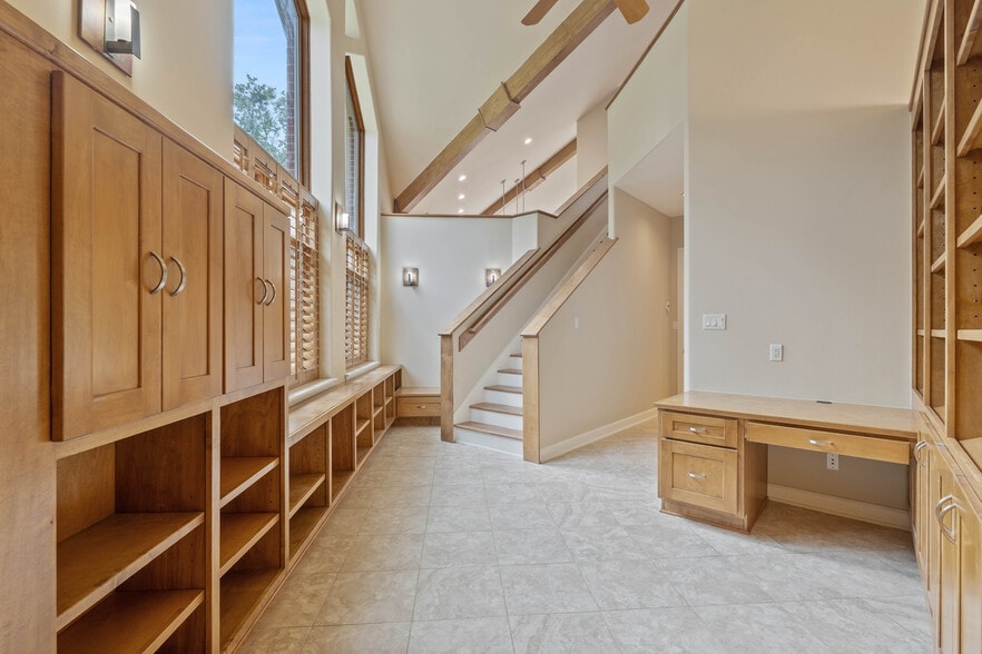 More Photos Of 16621 Hereford Dr, Tomball Flex For Sale