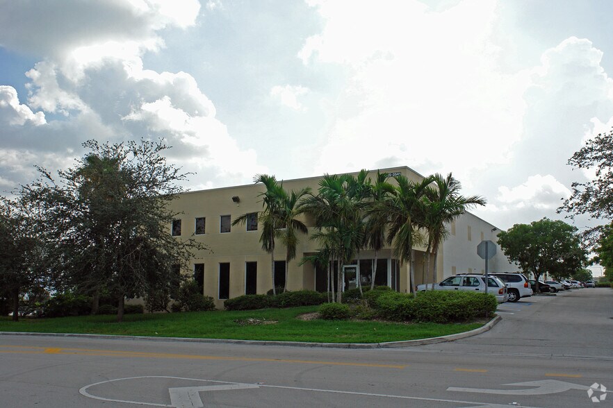 More Photos Of 3505-3591 NW 82nd Ave, Doral Warehouse For Lease