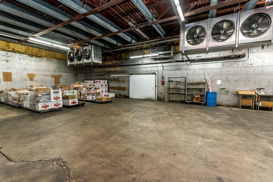 More Photos Of 196 Carlton Dr, Inwood Industrial For Sale