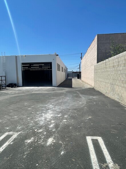 More Photos Of 7442 Varna Ave, North Hollywood Warehouse For Lease