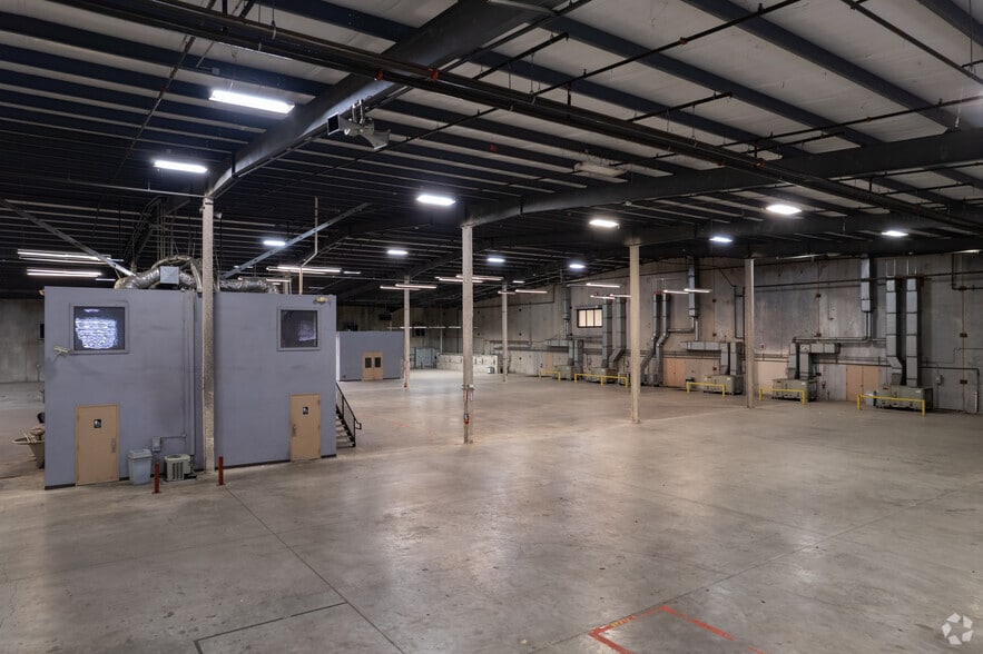 More Photos Of 1626 S Cherry St, Tomball Warehouse For Lease
