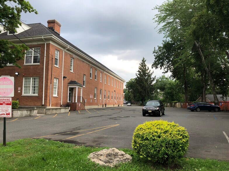 More Photos Of 40-60 Parker Rd, Elizabeth Office For Lease