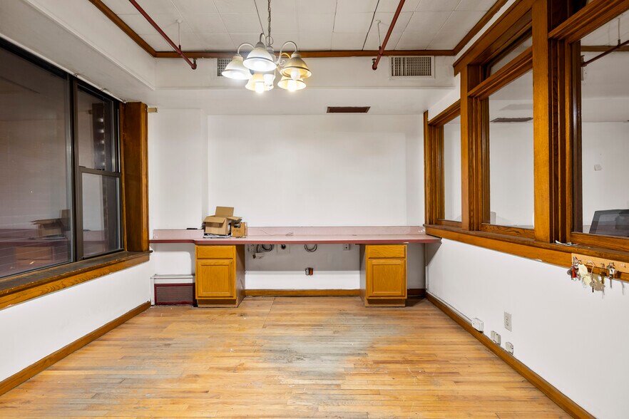 More Photos Of 403-409 N Pearl St, Albany Warehouse For Sale