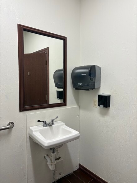 More Photos Of 16600-16622 N Western Ave, Edmond Unknown For Lease