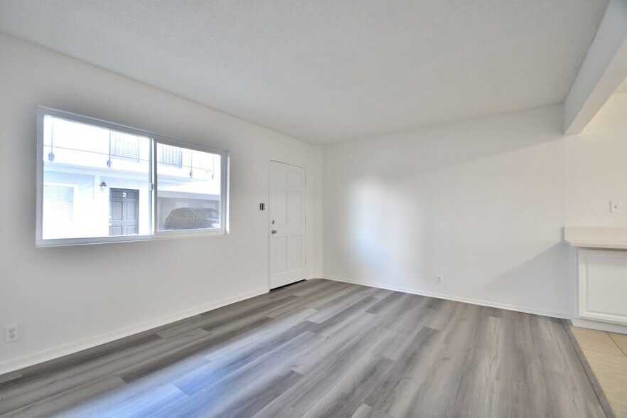 More Photos Of 1818-1820 12th St, Manhattan Beach Apartments For Sale
