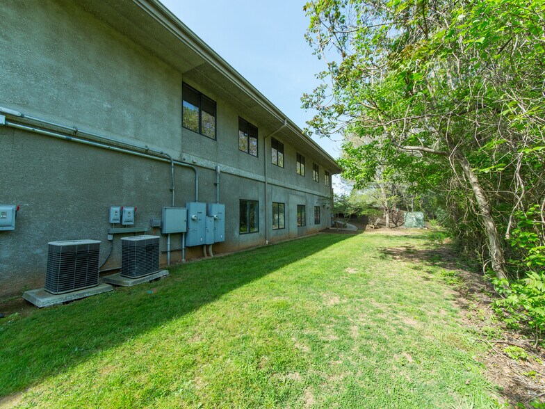 More Photos Of 900A Centrepark Dr, Asheville Medical For Sale