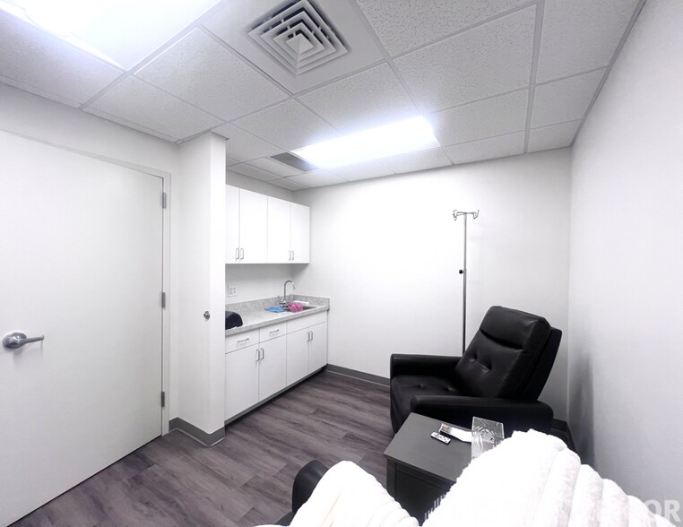 More Photos Of 1751 W Orange Grove Rd, Tucson Medical For Sale